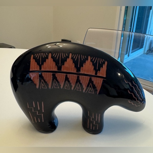 Navajo Pottery Bear - Picture 2 of 3